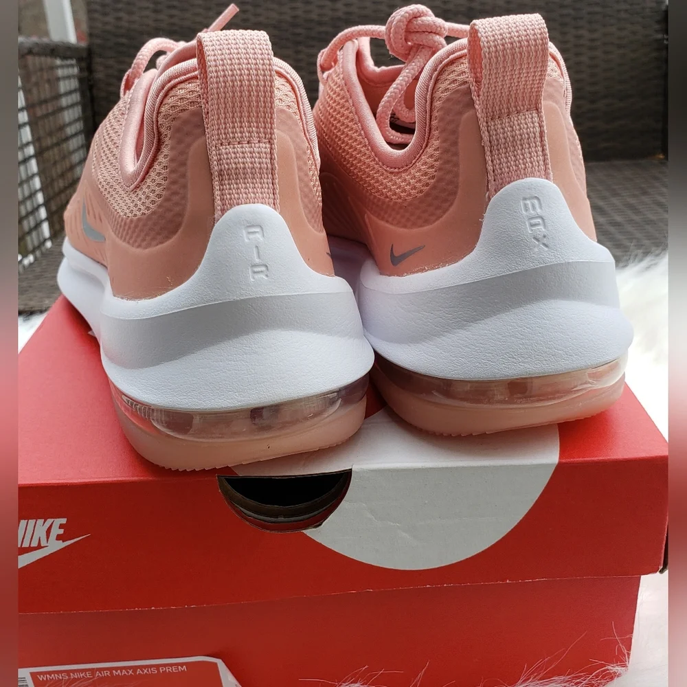 Nike Women's Air Max Axis Prem